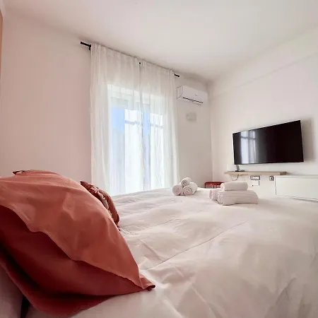 Palm Haven 5 Min From Lido Centro 아파트 리도디오스티아
