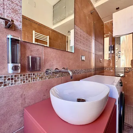 Palm Haven 5 Min From Lido Centro 아파트 리도디오스티아